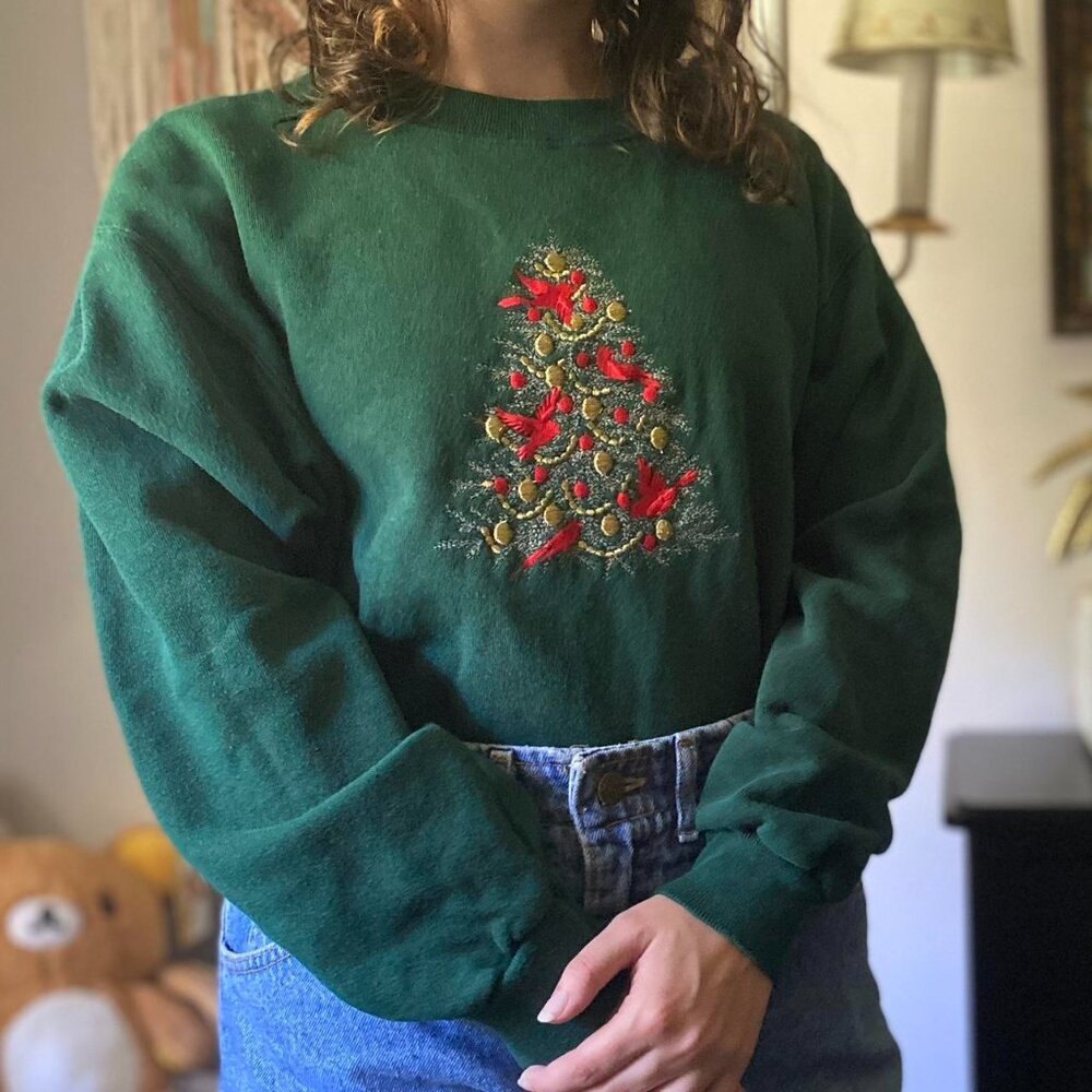 Vintage Fruit of the Loom Embroidered Christmas Tree Crewneck Sweater MEDIUM